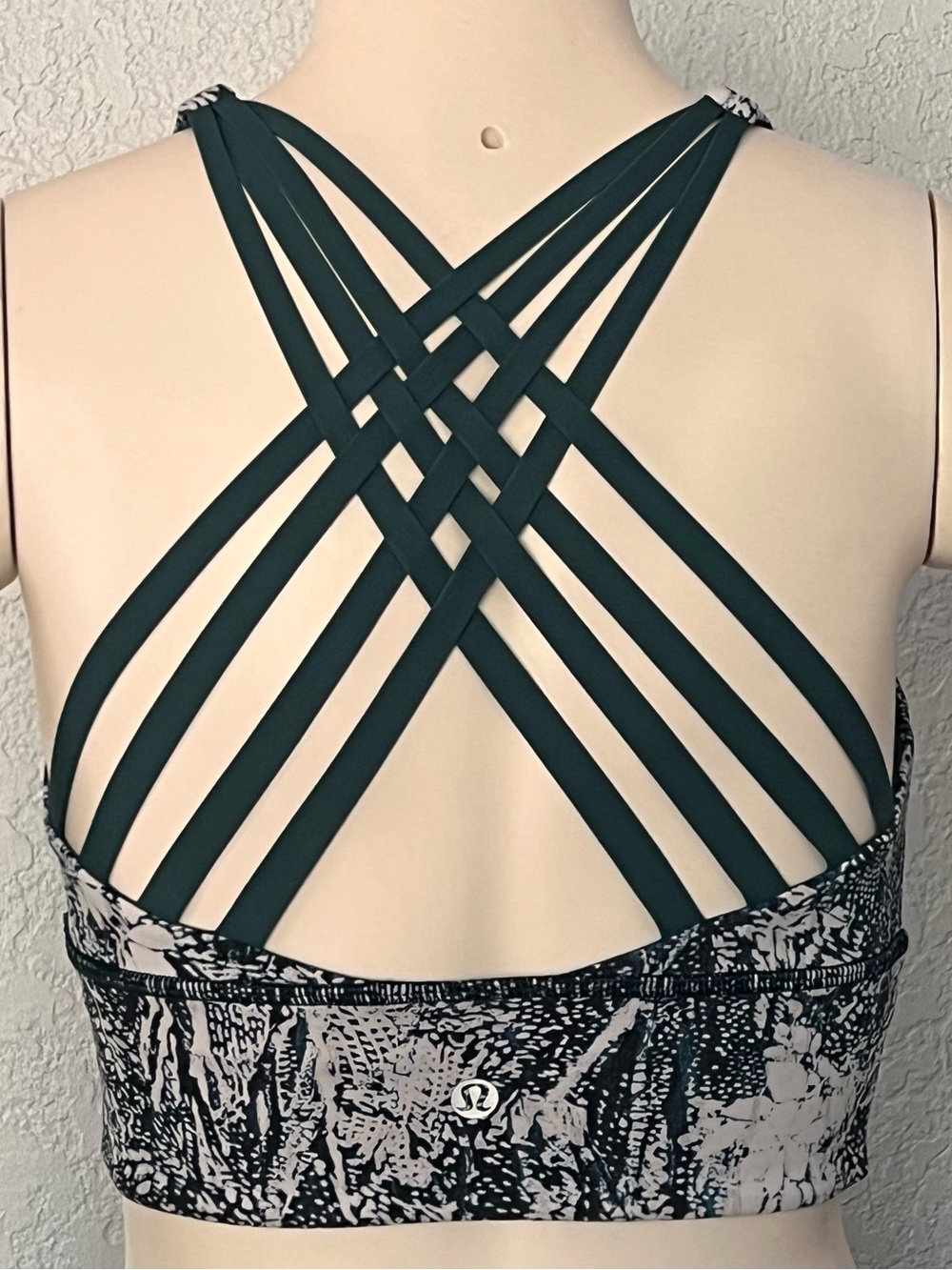 Lululemon Free To Be Moved Bra Strappy Back Yoga Gym Workout Womens Sz 4